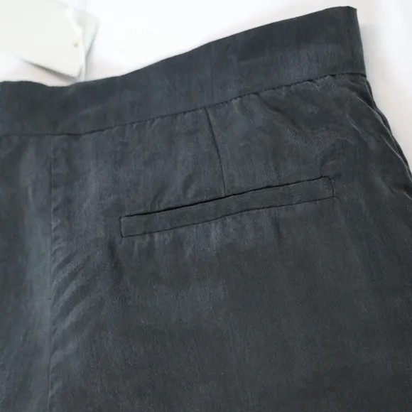 🅽🅴🆆 COS women’s black shorts with pockets, size 6