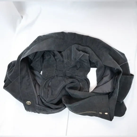 🅽🅴🆆 COS women’s black shorts with pockets, size 6