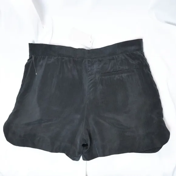 🅽🅴🆆 COS women’s black shorts with pockets, size 6