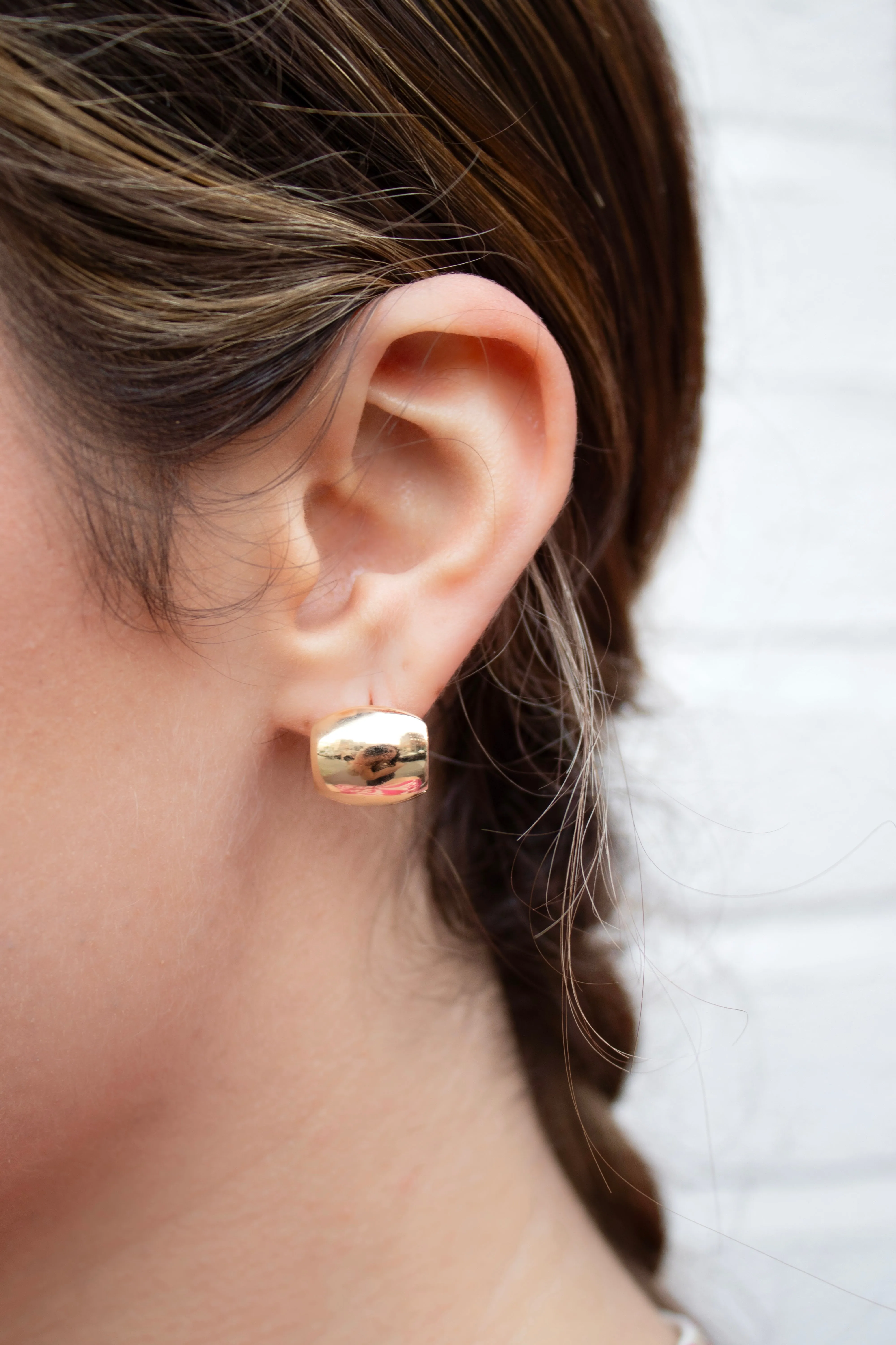 Bold Barrel Hinge Hoop in Gold