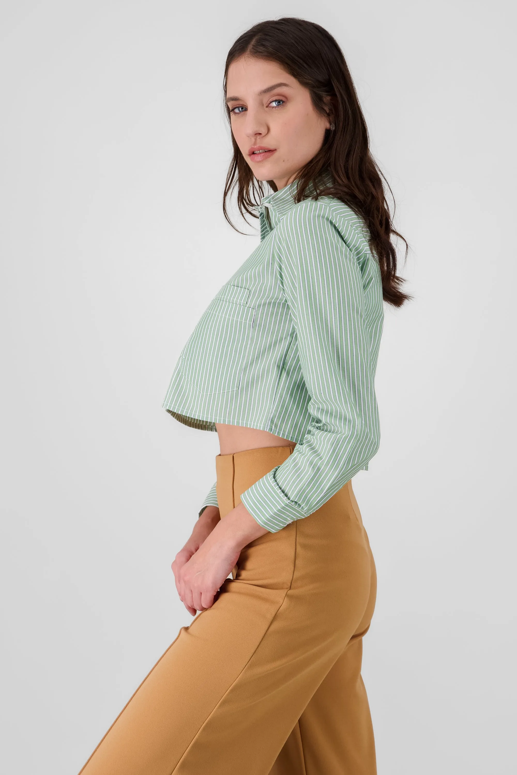 Camisa Crop Doble Bolsillo