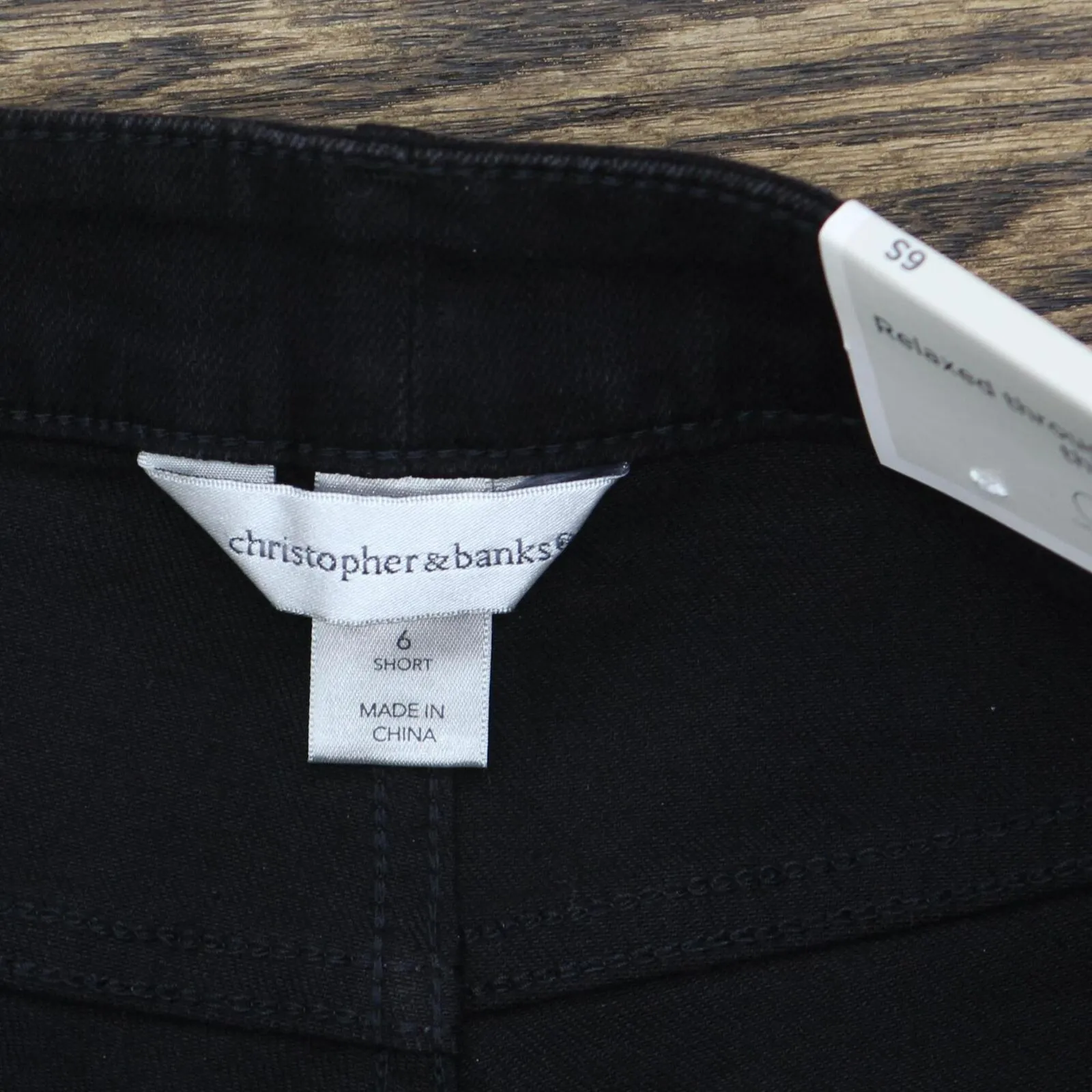 Christopher & Banks  Womens Straight Leg Relaxed Fit Jeans Black 6 Short