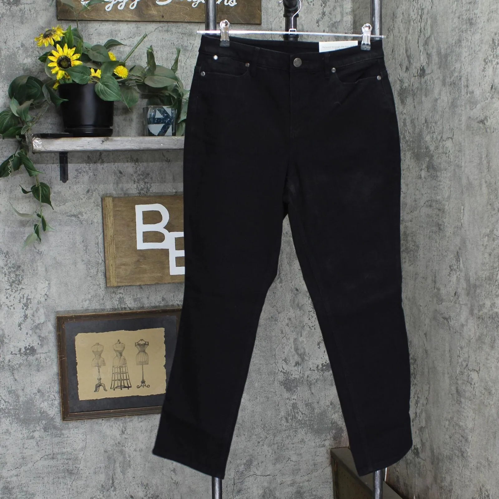 Christopher & Banks  Womens Straight Leg Relaxed Fit Jeans Black 6 Short
