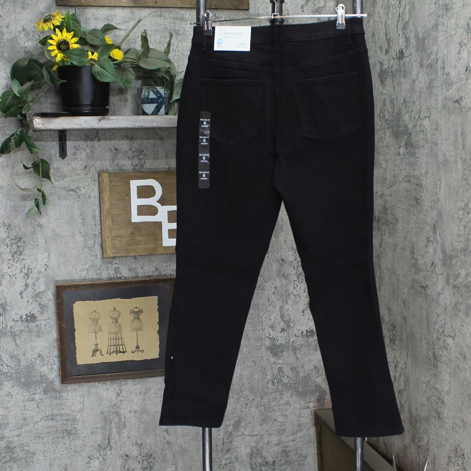 Christopher & Banks  Womens Straight Leg Relaxed Fit Jeans Black 6 Short