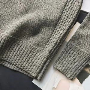 Dennis - warm sweater with round neck
