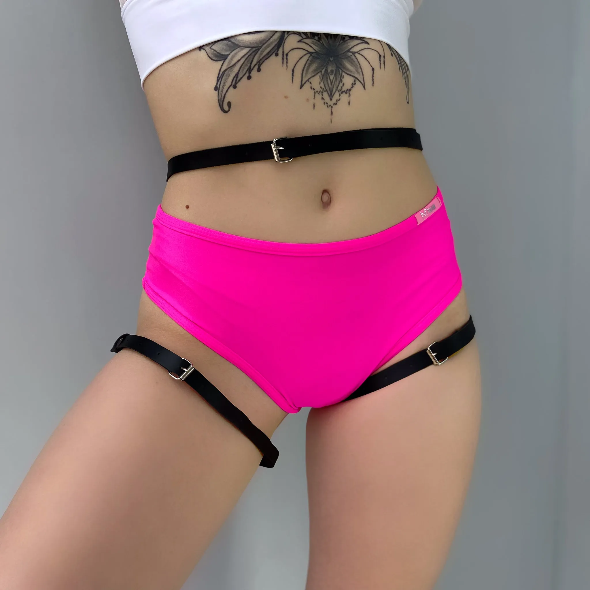 InDreamWear Strap Garter Belt - JET BLACK