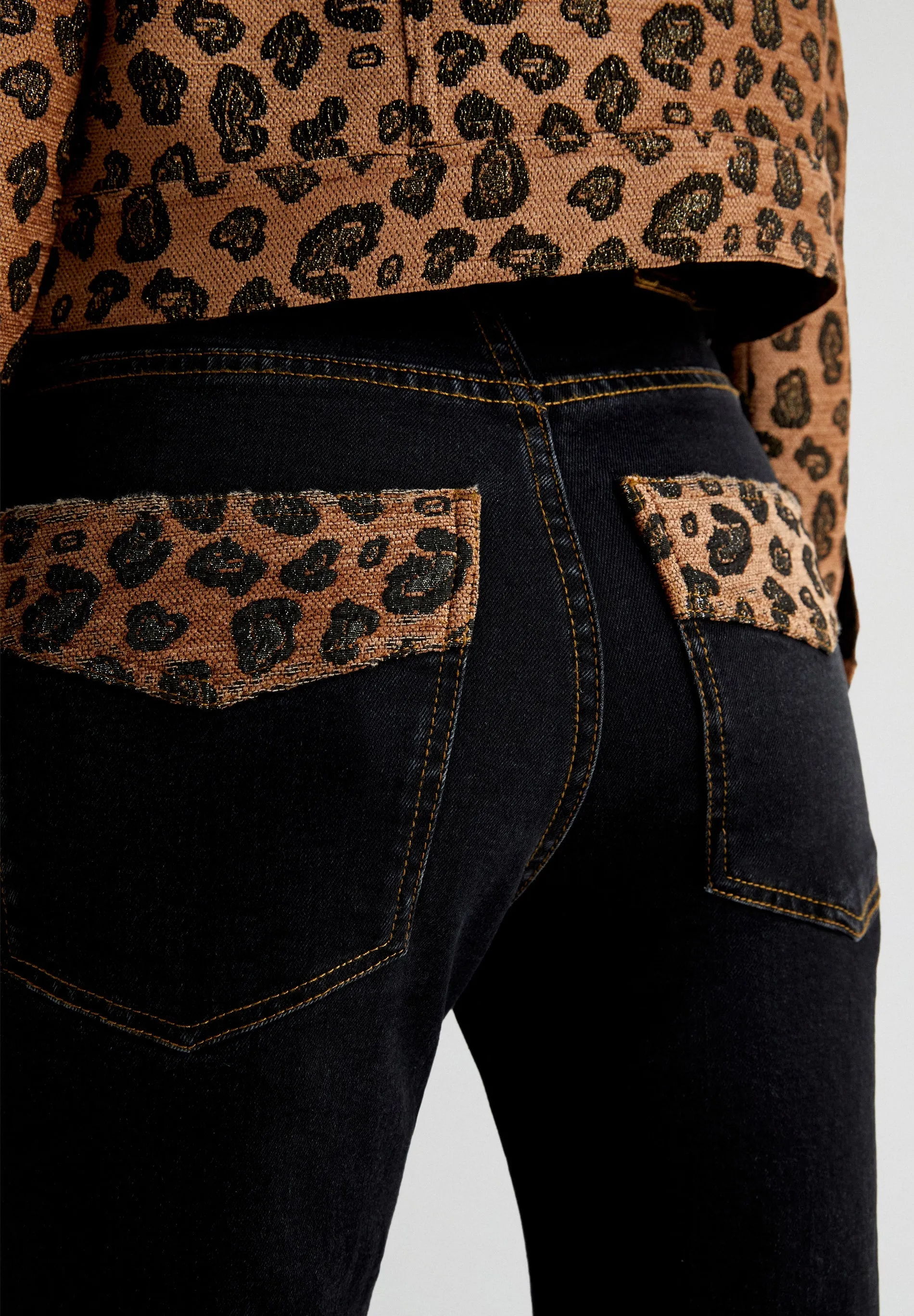 JEANS PORMENOR ESTAMPADO ANIMAL