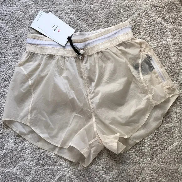 Lululemon NWT Step Out Short Size 8 White Opal