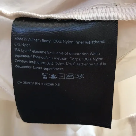 Lululemon NWT Step Out Short Size 8 White Opal