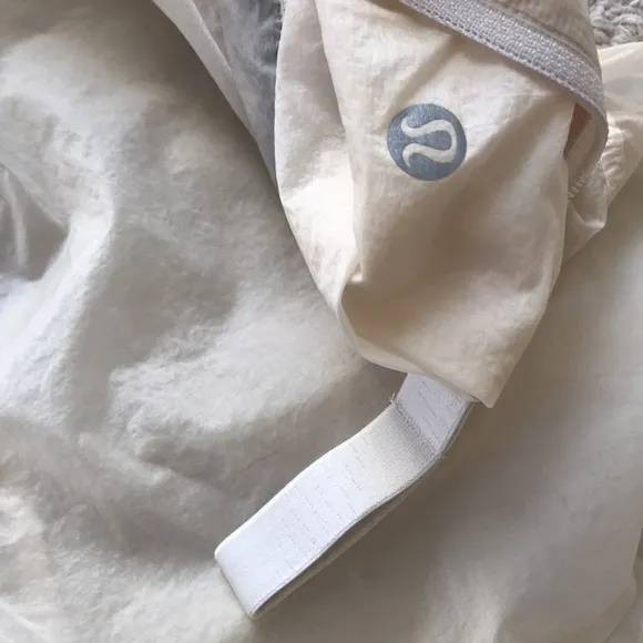 Lululemon NWT Step Out Short Size 8 White Opal