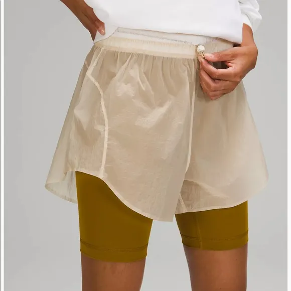 Lululemon NWT Step Out Short Size 8 White Opal