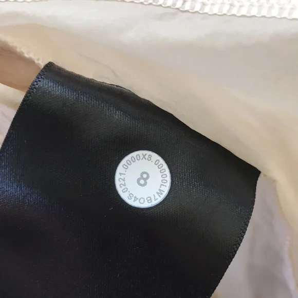 Lululemon NWT Step Out Short Size 8 White Opal