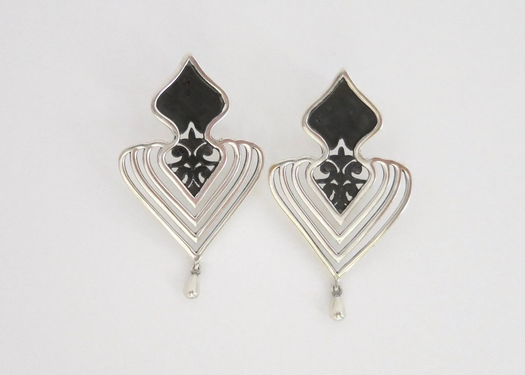 Magnificent, two-tone 'Jahanara' statement earrings