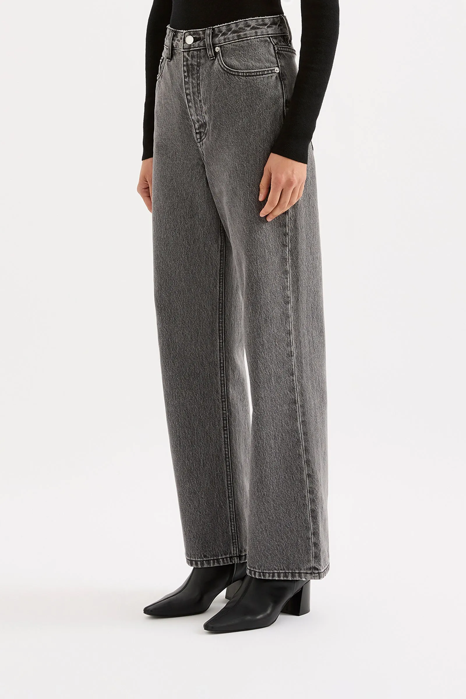 ORGANIC RELAXED LEG JEAN