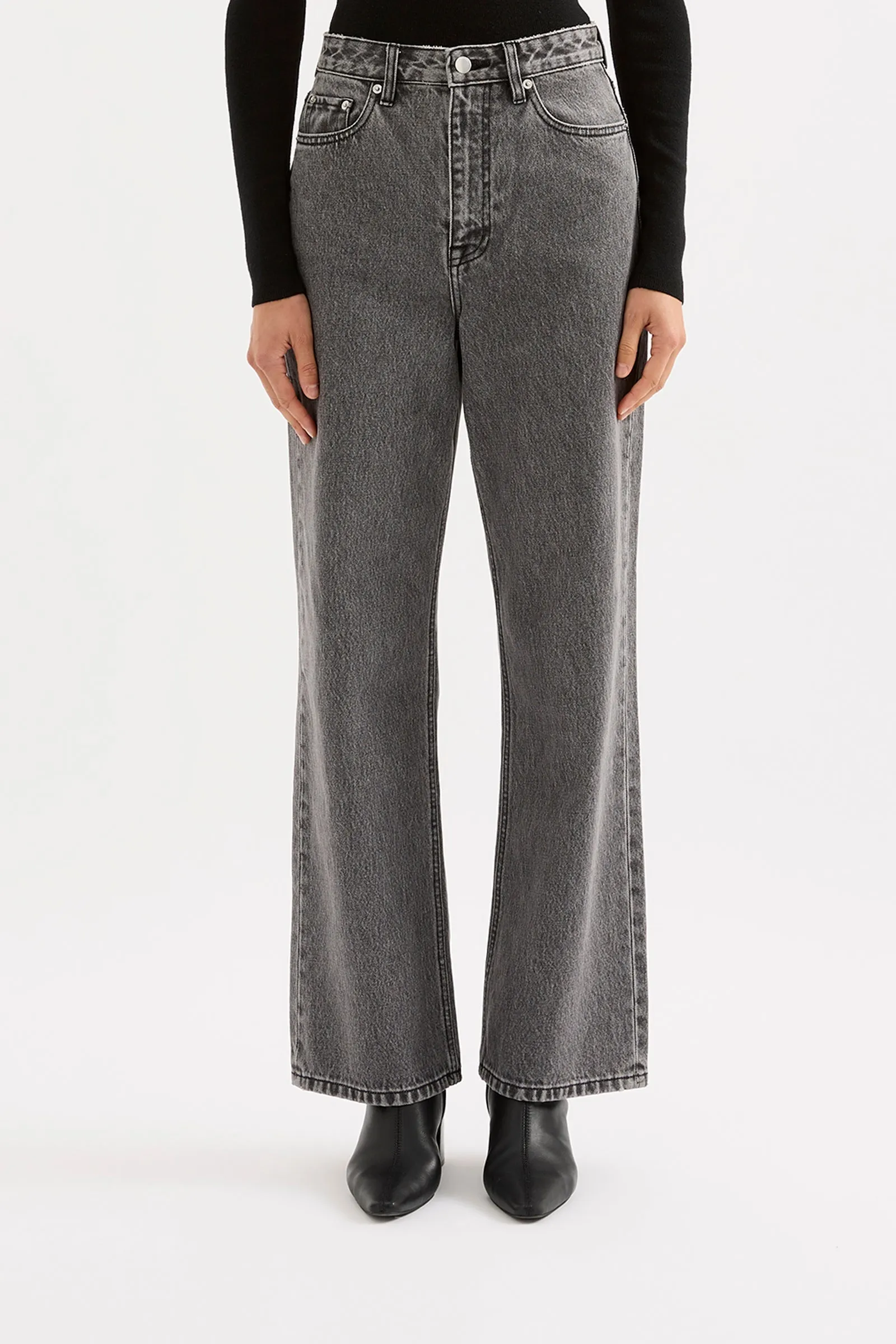 ORGANIC RELAXED LEG JEAN