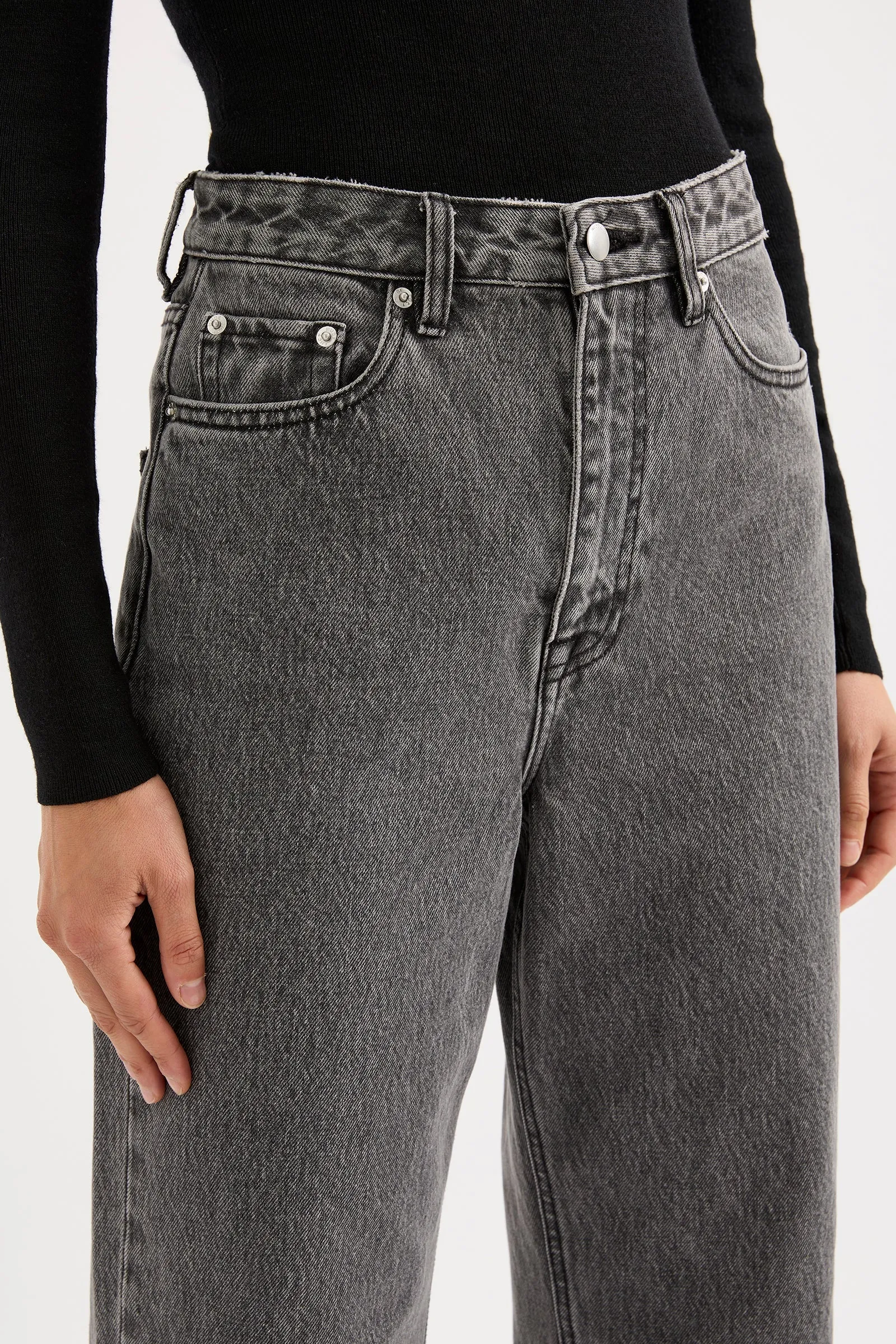 ORGANIC RELAXED LEG JEAN