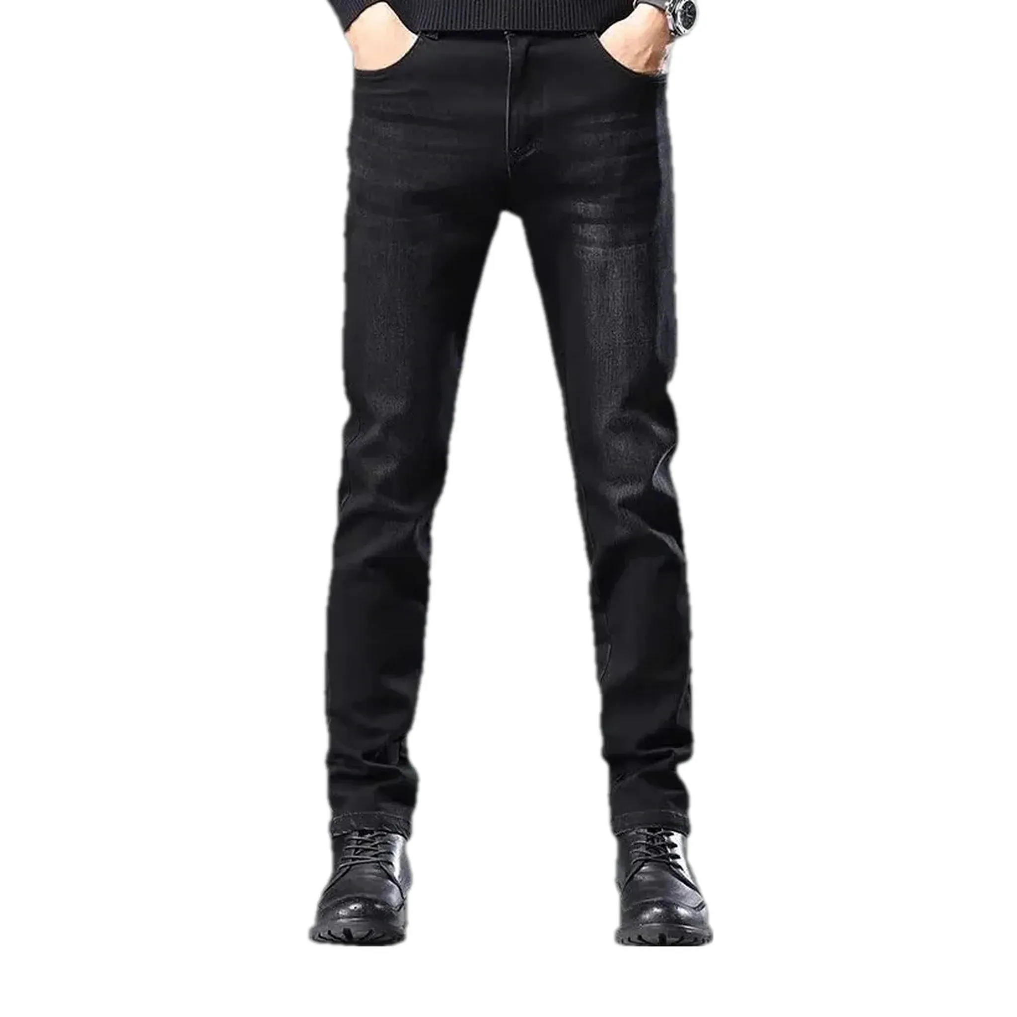Slim-fitting mid-rise men's jeans