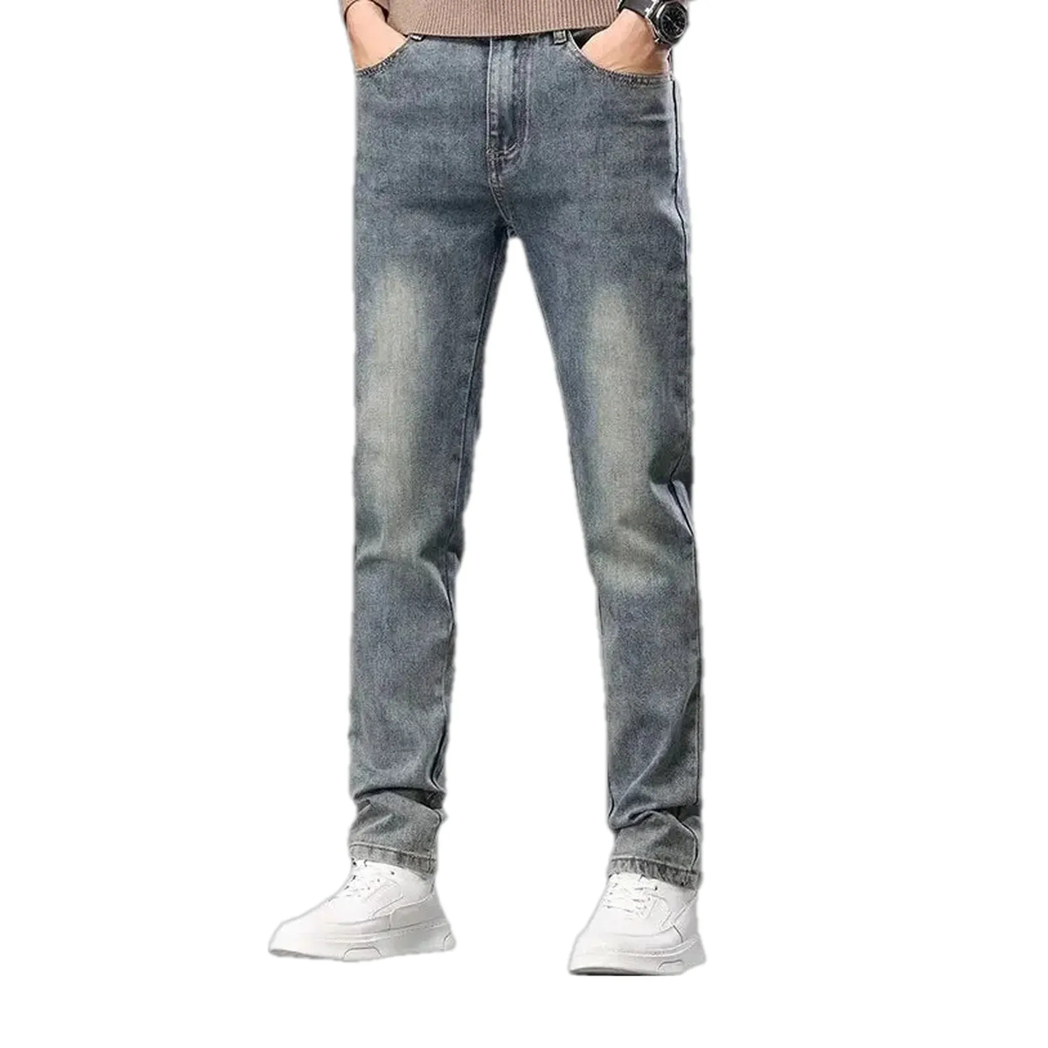 Slim-fitting mid-rise men's jeans