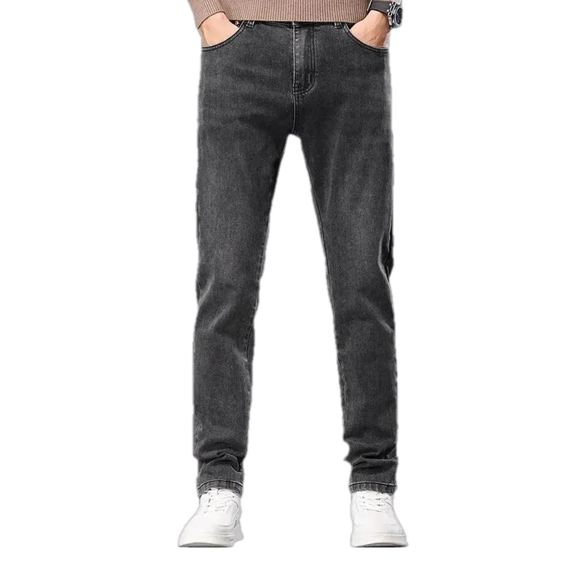 Slim-fitting mid-rise men's jeans