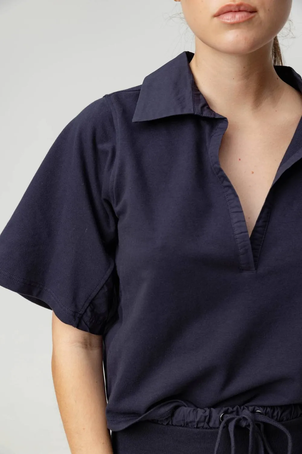 Venus Short Sleeve Popover Top In Navy