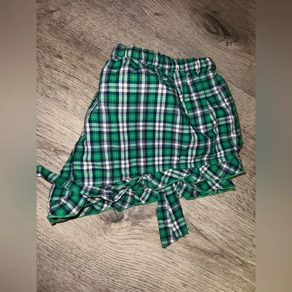 Vintage Early 2000’s VSPINK UNIVERSITY Green and white plaid shorts
