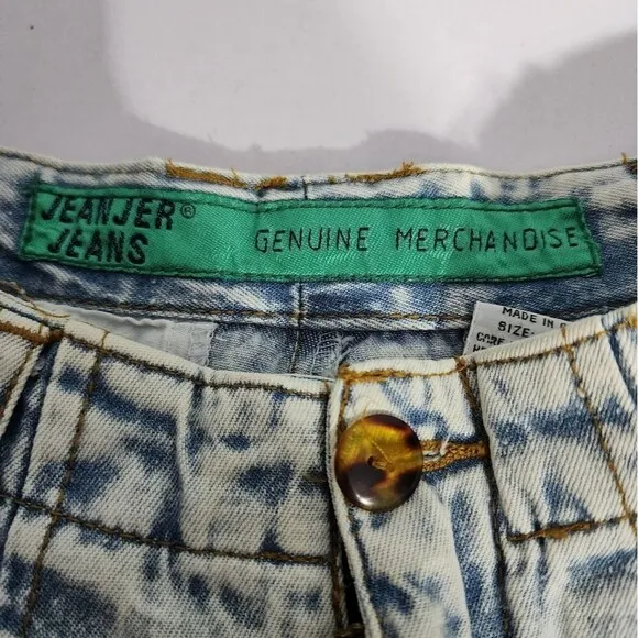 Vintage high waist acid washed denim mom jean shorts long pleated jorts 7/8