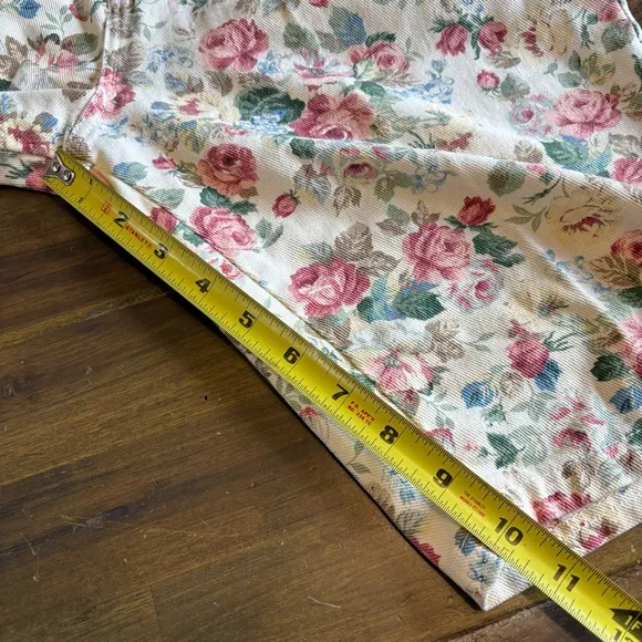 Vintage Jorts Capri Pedal Pushers Soft Denim Floral Printed Novelty Roses Small