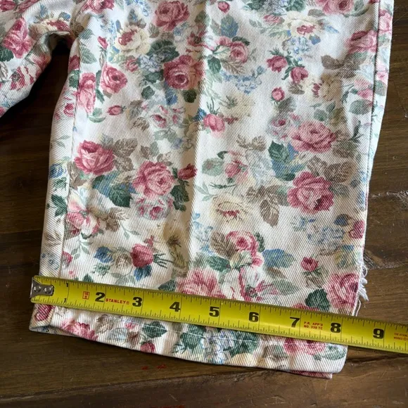 Vintage Jorts Capri Pedal Pushers Soft Denim Floral Printed Novelty Roses Small