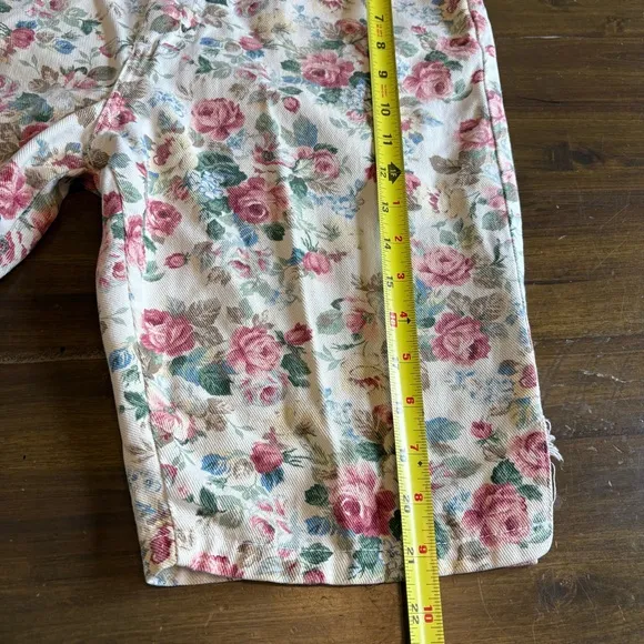 Vintage Jorts Capri Pedal Pushers Soft Denim Floral Printed Novelty Roses Small