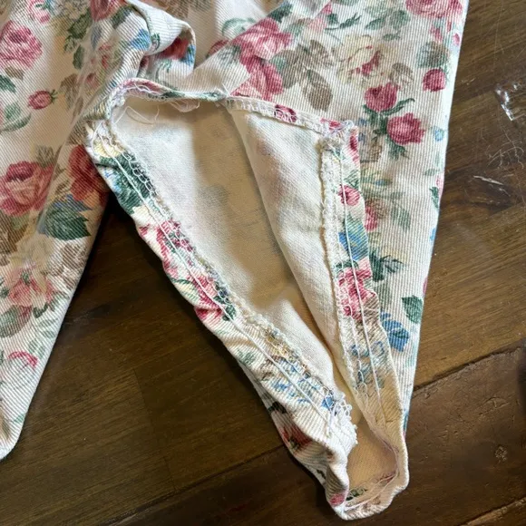 Vintage Jorts Capri Pedal Pushers Soft Denim Floral Printed Novelty Roses Small