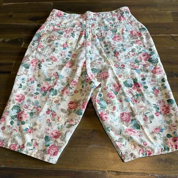 Vintage Jorts Capri Pedal Pushers Soft Denim Floral Printed Novelty Roses Small