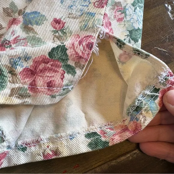 Vintage Jorts Capri Pedal Pushers Soft Denim Floral Printed Novelty Roses Small