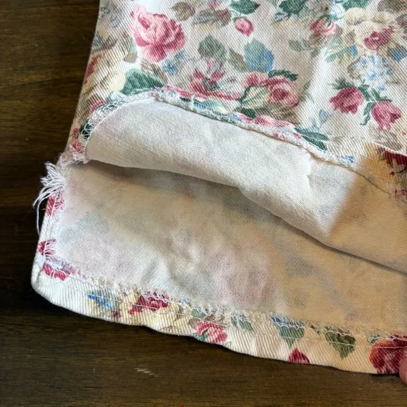 Vintage Jorts Capri Pedal Pushers Soft Denim Floral Printed Novelty Roses Small