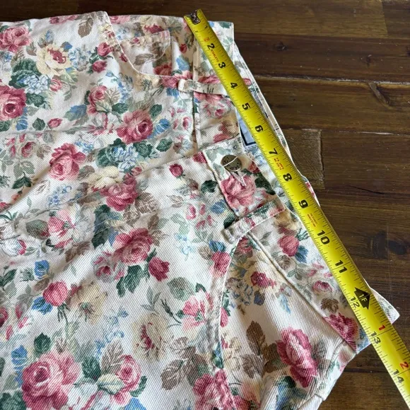 Vintage Jorts Capri Pedal Pushers Soft Denim Floral Printed Novelty Roses Small