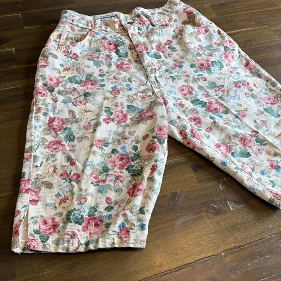 Vintage Jorts Capri Pedal Pushers Soft Denim Floral Printed Novelty Roses Small