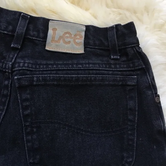 ⚡️Vintage LEE distressed black denim shorts