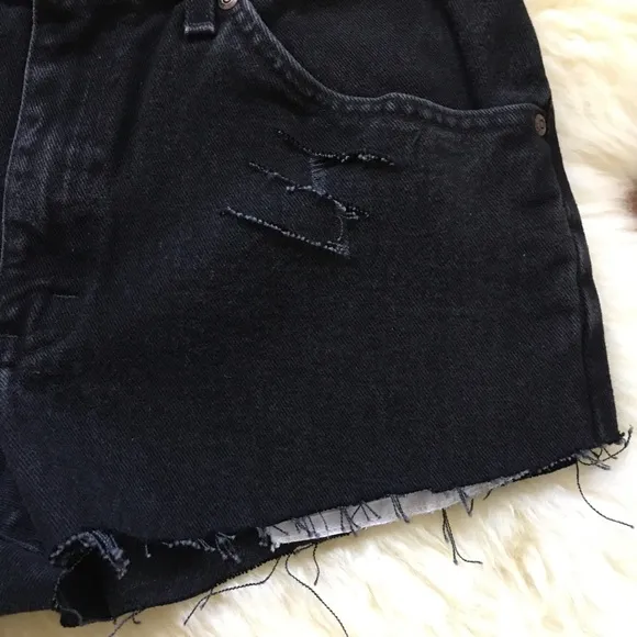 ⚡️Vintage LEE distressed black denim shorts