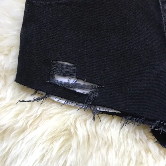 ⚡️Vintage LEE distressed black denim shorts