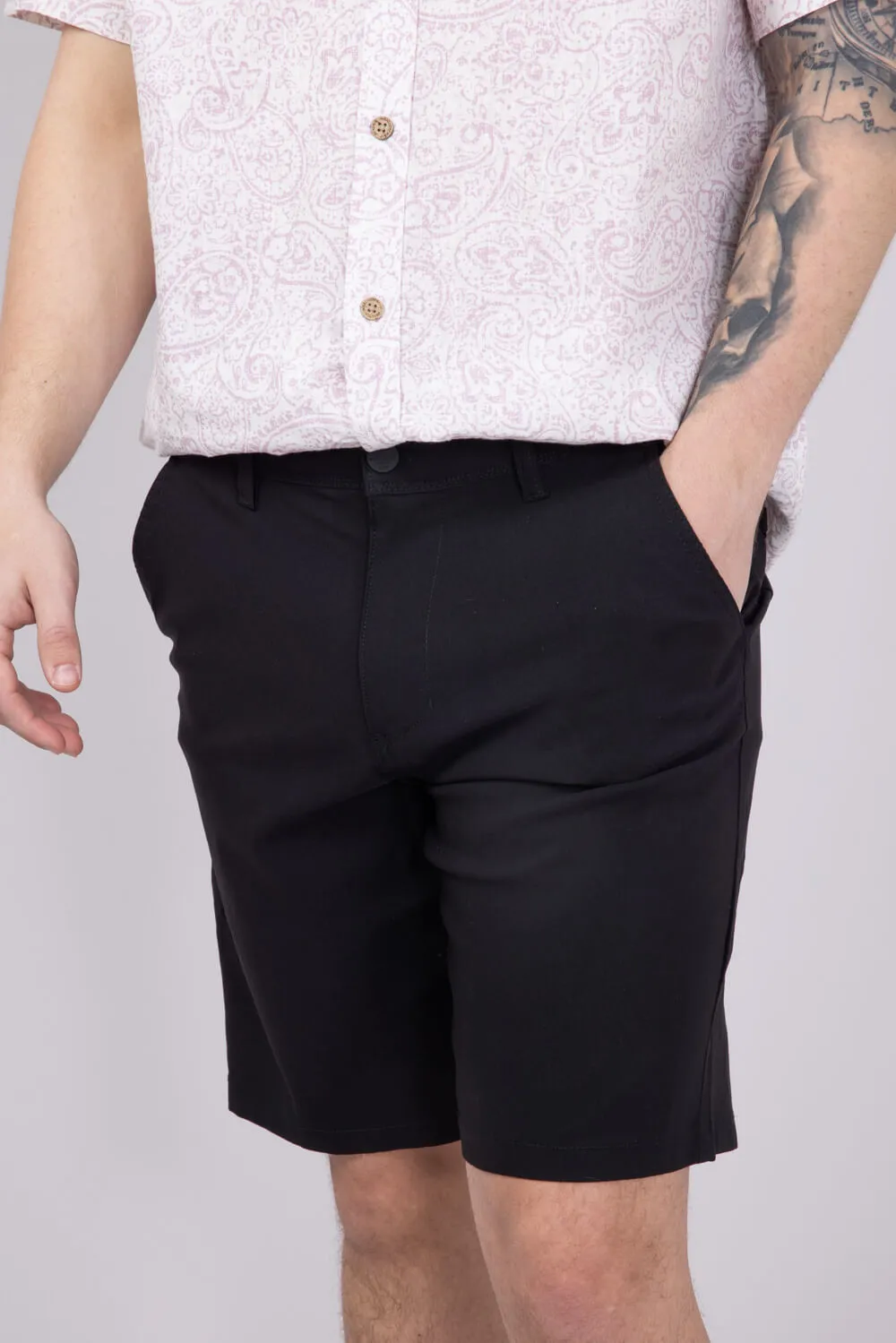 Weatherproof Vintage Tech Utility Shorts for Men in Black | W5S608-004BLACK