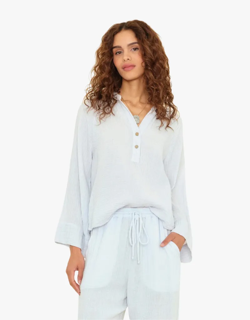 Xirena Carli Top in Pale Sky